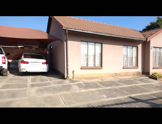3 BEDROOM HOUSE FOR SALE IN TLHABANE WEST